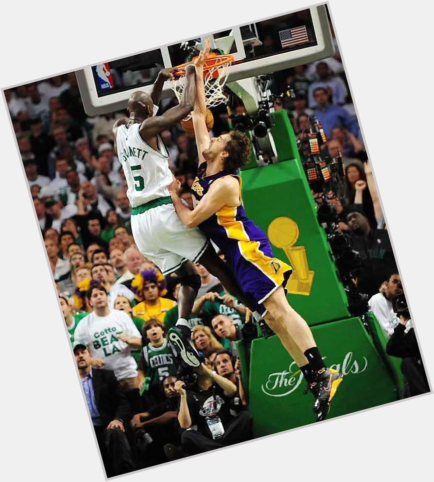 Happy birthday to my favorite player of all time Kevin Garnett! 