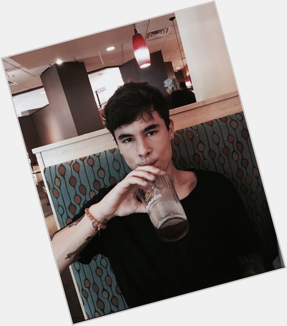 Happy birthday to the most handsome, caring, and loving boy in the entire world ! i love you kian lawley.  