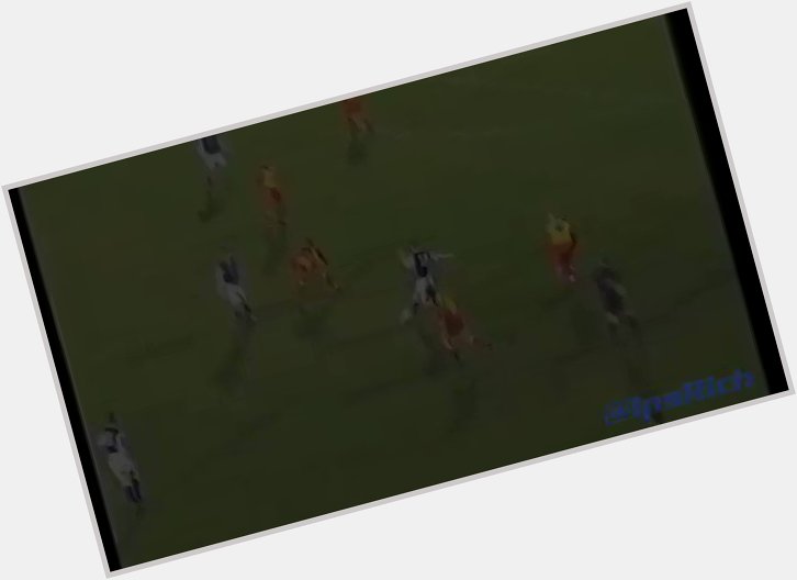 Happy birthday Kieron Dyer! Here he is scoring with a broken leg against Watford !  | 