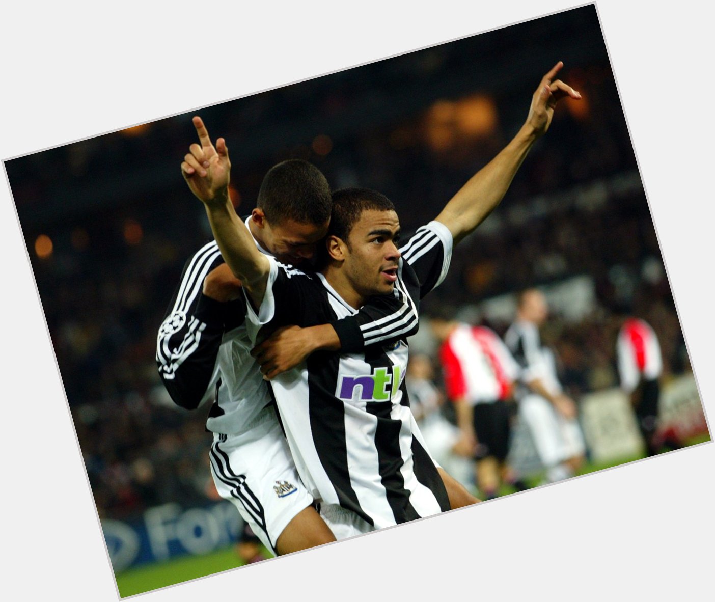  Happy birthday to former midfielder Kieron Dyer. 

Give us your best memories of his time on Tyneside. 