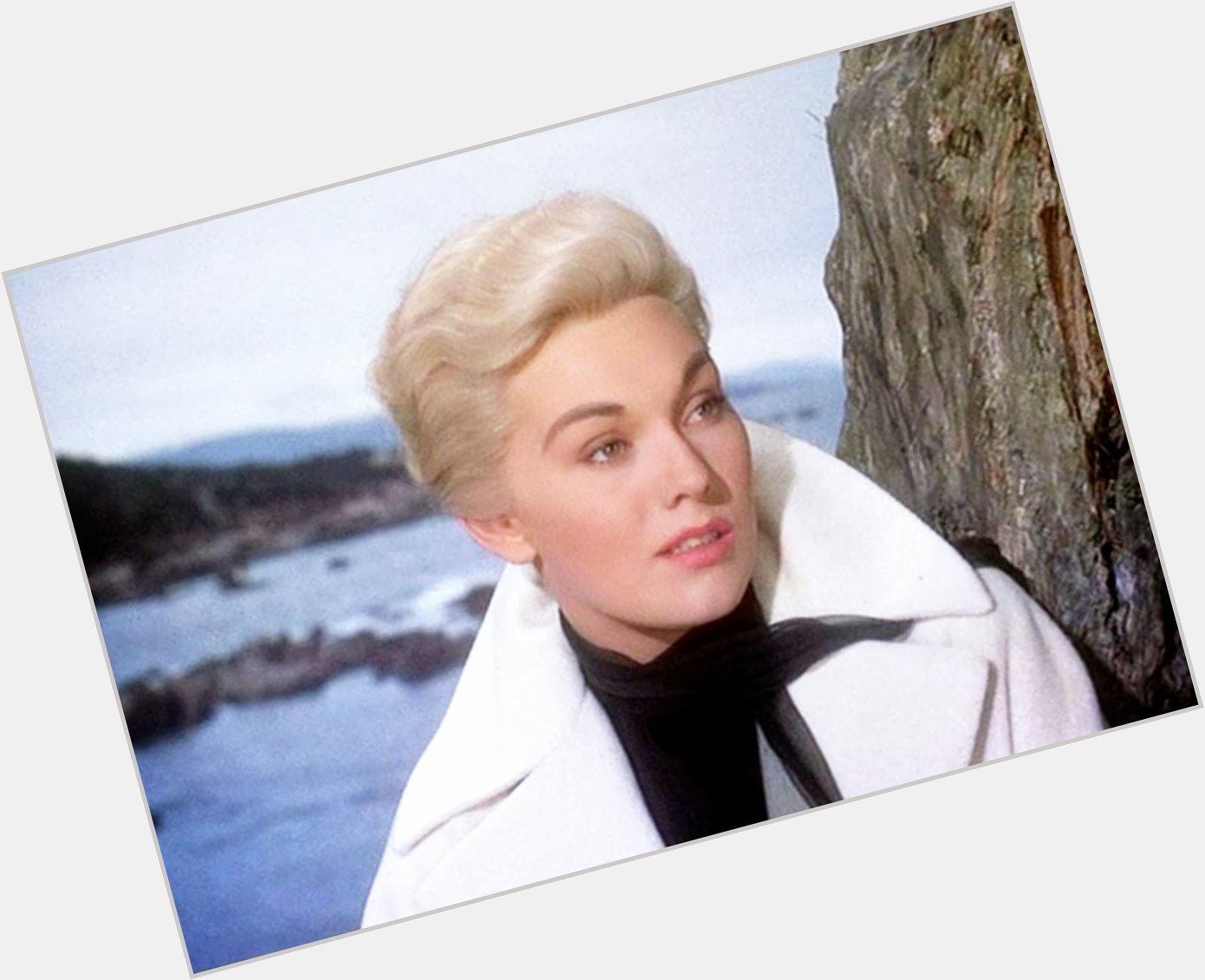 Happy birthday to a dazzling star of the silver screen, the drop-dead gorgeous Kim Novak! 