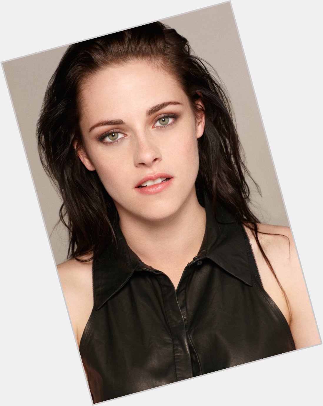 Happy birthday To one of the best and beautiful actress in the world the magnificent and natural Kristen Stewart!  