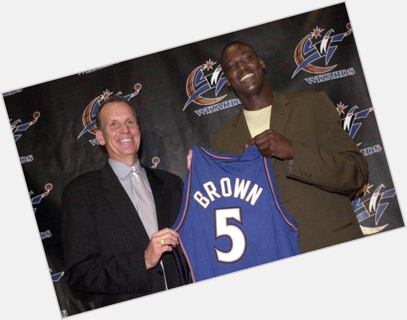 A famosa primeira escolha do Draft 2001 está de aniversário hoje.

Happy birthday, Kwame Brown! 