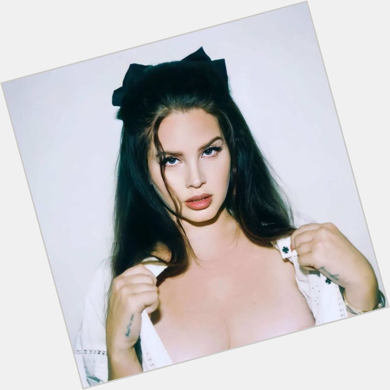 Happy birthday to the QUEEN Lana Del Rey  