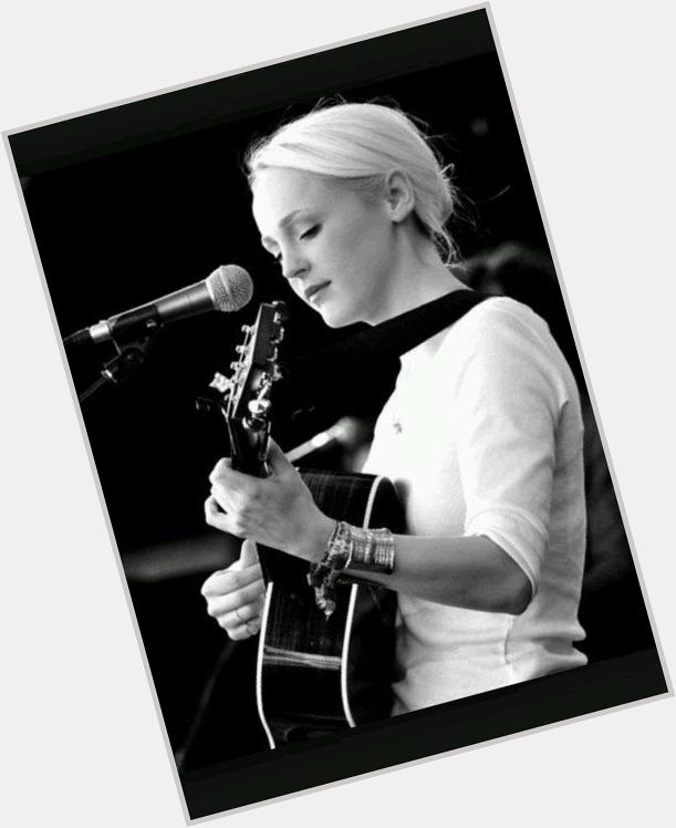 Happy birthday Laura Marling! she\s a seeker of truth and channeller of spirits. Long live & prosper 