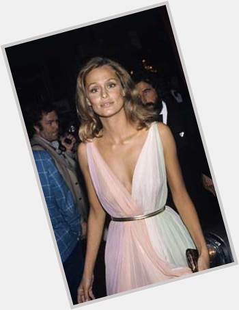 Happy birthday Lauren Hutton! Seen here at the 1975 Academy Awards 