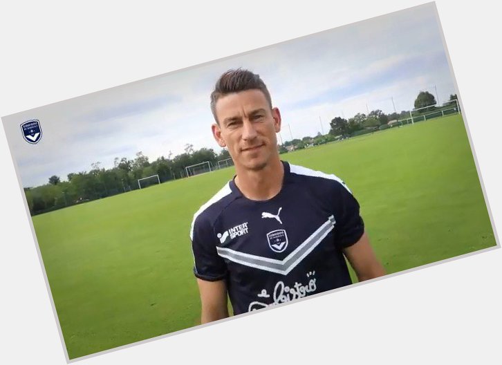 Happy 34th birthday to Laurent Koscielny! 

Is this the snakiest transfer reveal of all?  - 