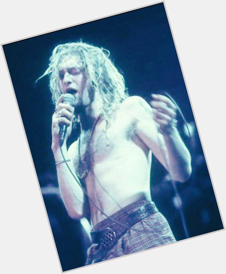 I know it\s passed the hour but happy birthday to Layne Staley  (8/22/67-4/5/02) 