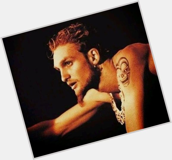 Happy birthday to the , Layne Staley. The best to ever pick up a microphone in my book. You are missed!  