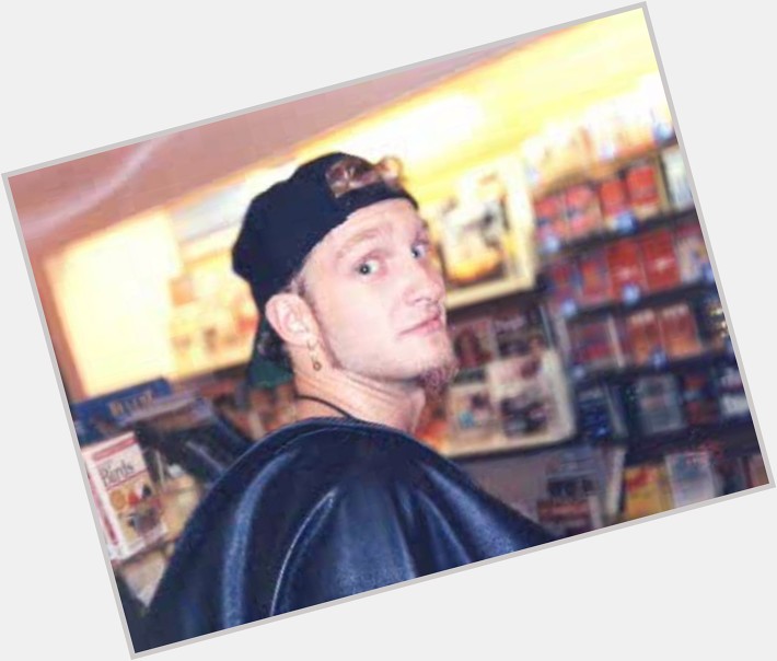 Happy birthday to layne staley, one of my most favorite people to have walked this earth 