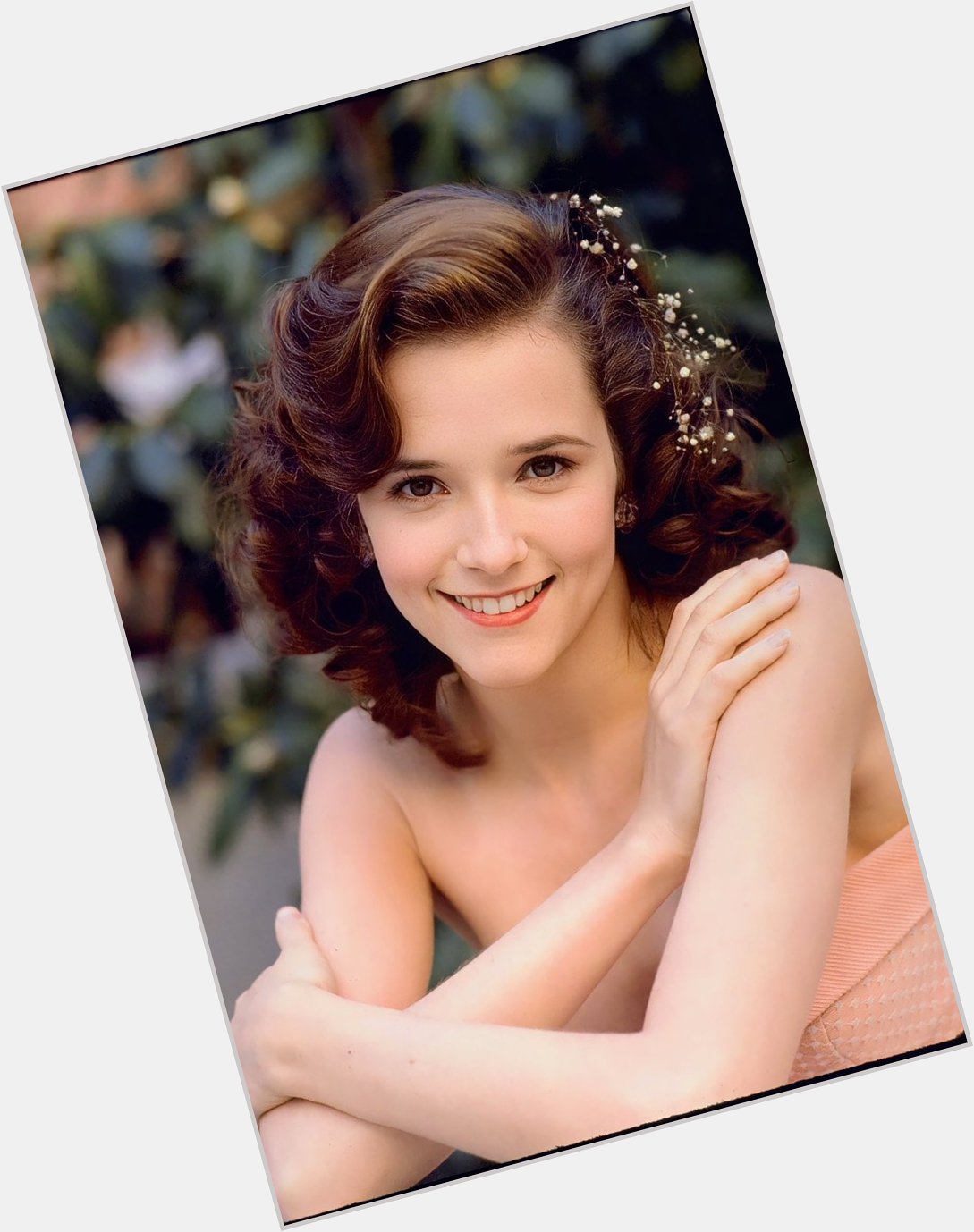 Happy 62nd Birthday wishes to Lea Thompson. 