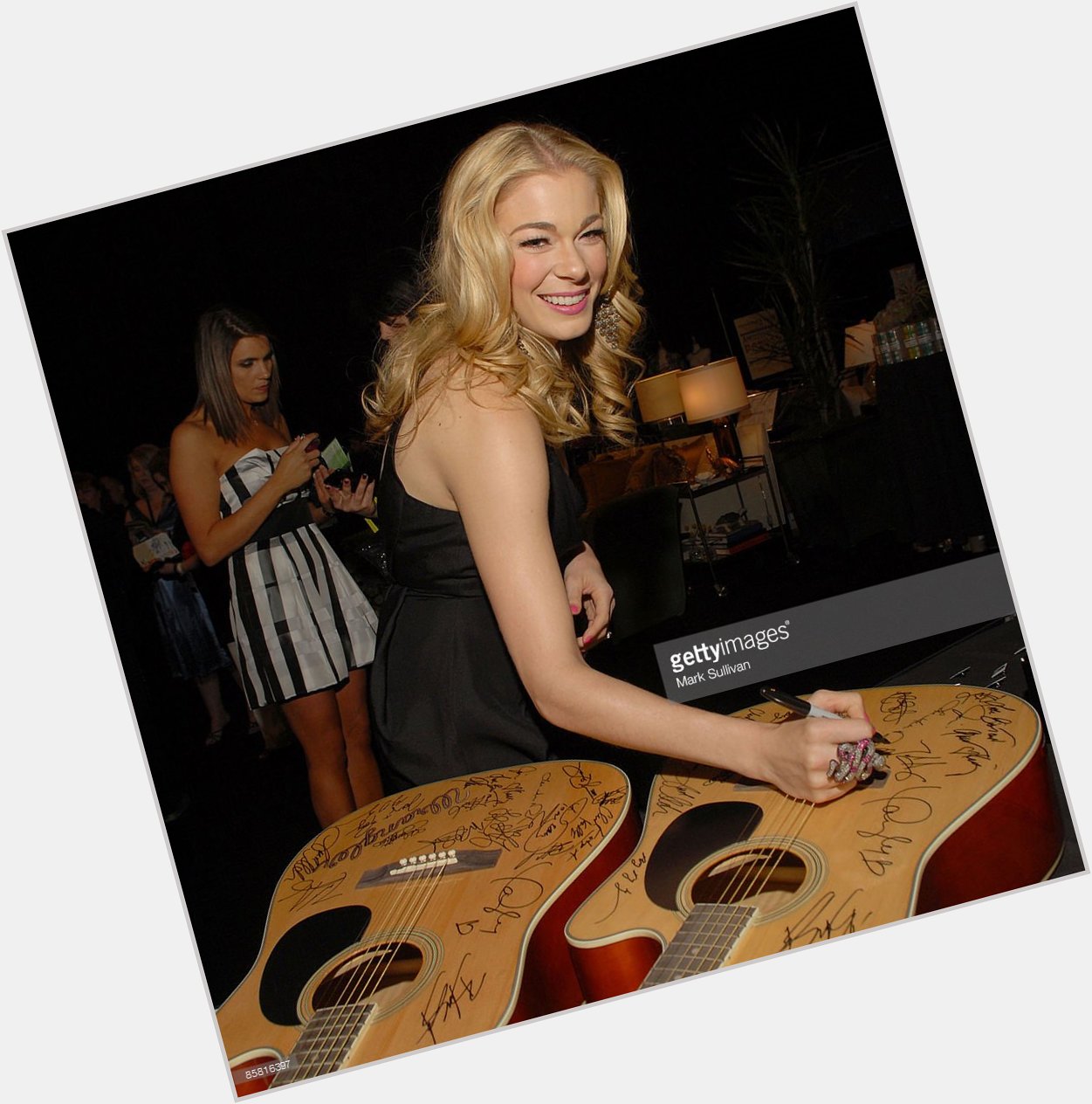 Happy Birthday to LeAnn Rimes, who turns 35 today! 