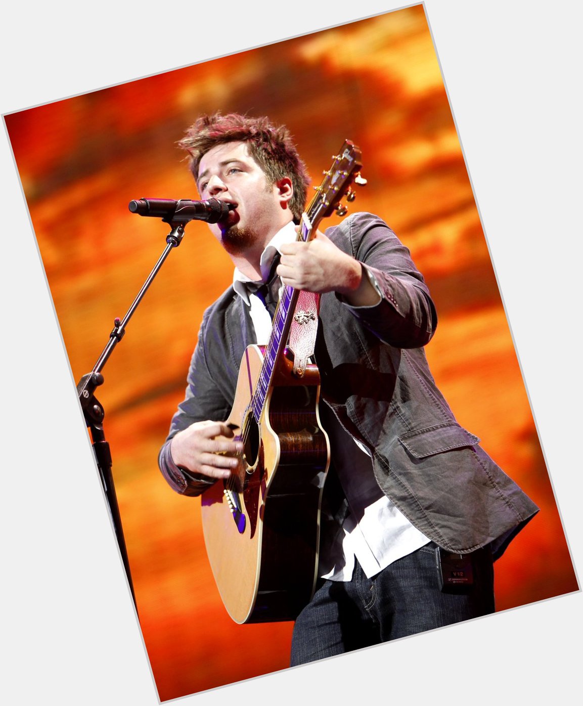 Happy 34th Birthday to singer-songwriter and the winner of the 9th season of American Idol, Lee DeWyze! 