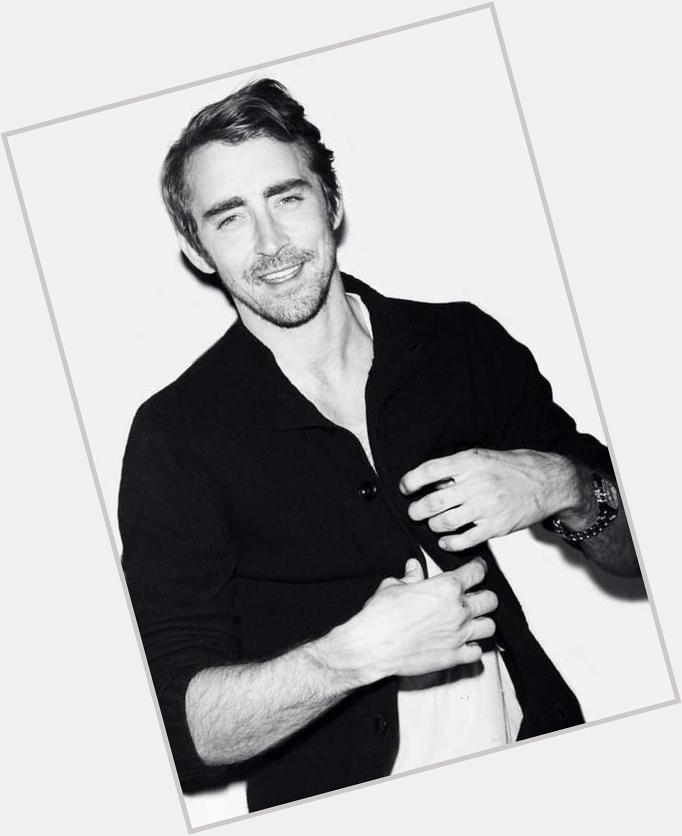 Happy birthday to my dear elfking Lee Pace   I am waiting for you in NZ    Have a nice trip in Shanghai   