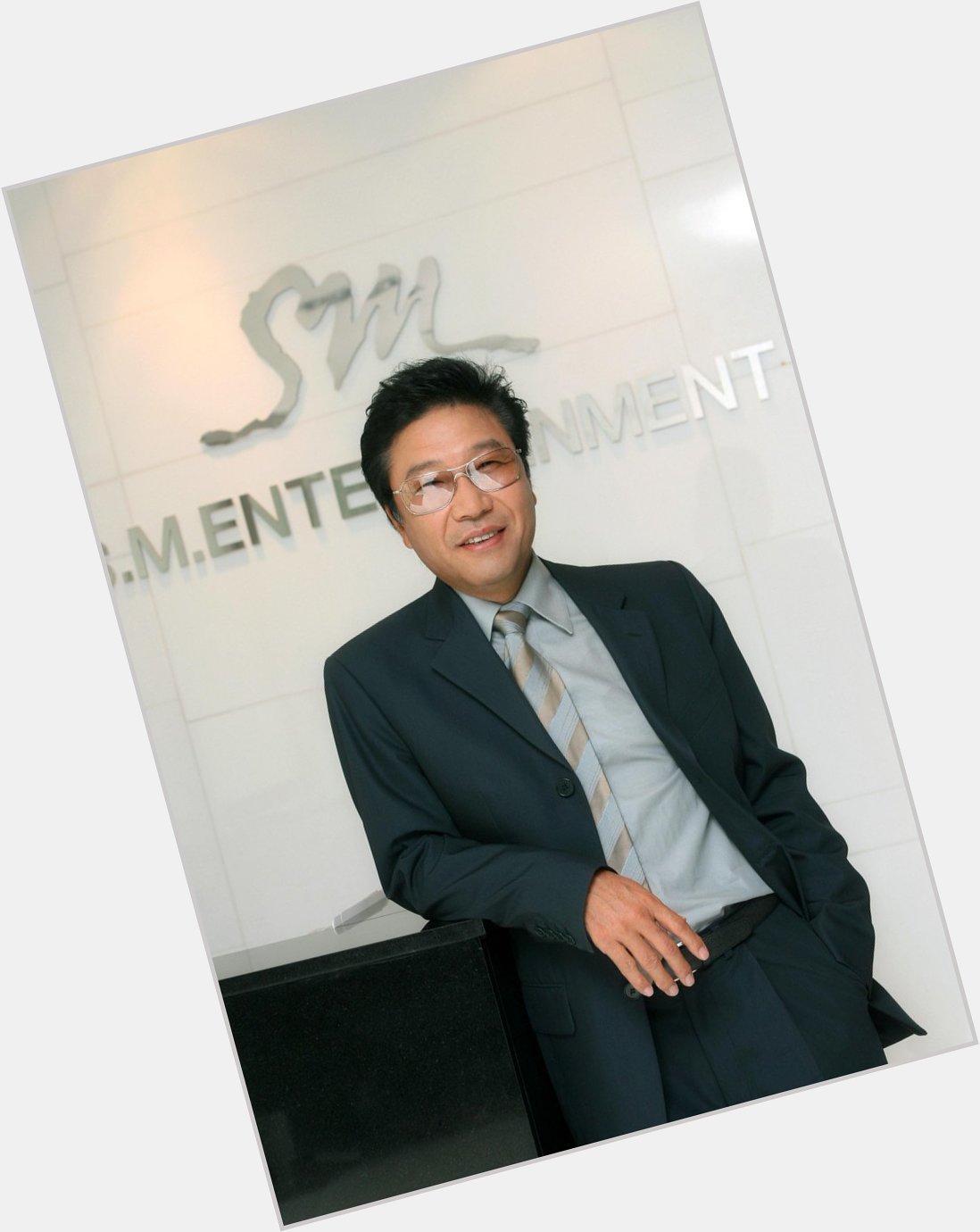 Happy 63rd birthday to SM Entertainment\s founder, Lee Soo Man 
