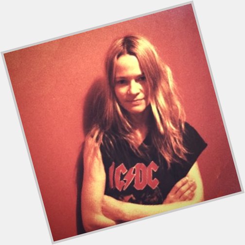 Happy bday to god\s gift to the queers - leisha hailey. 