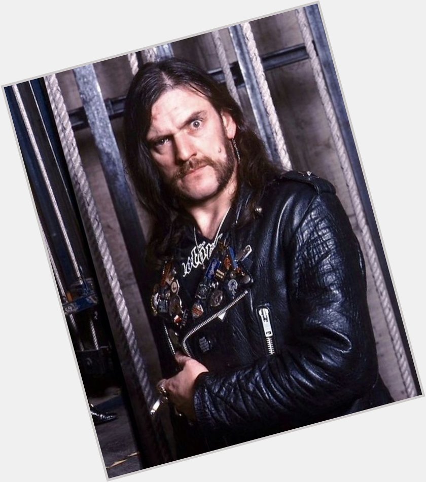 Há 73 anos: nascia o Vocalista/Baixista e líder do Motörhead, Mr. Lemmy Kilmister

Happy Birthday Lemmy!!   