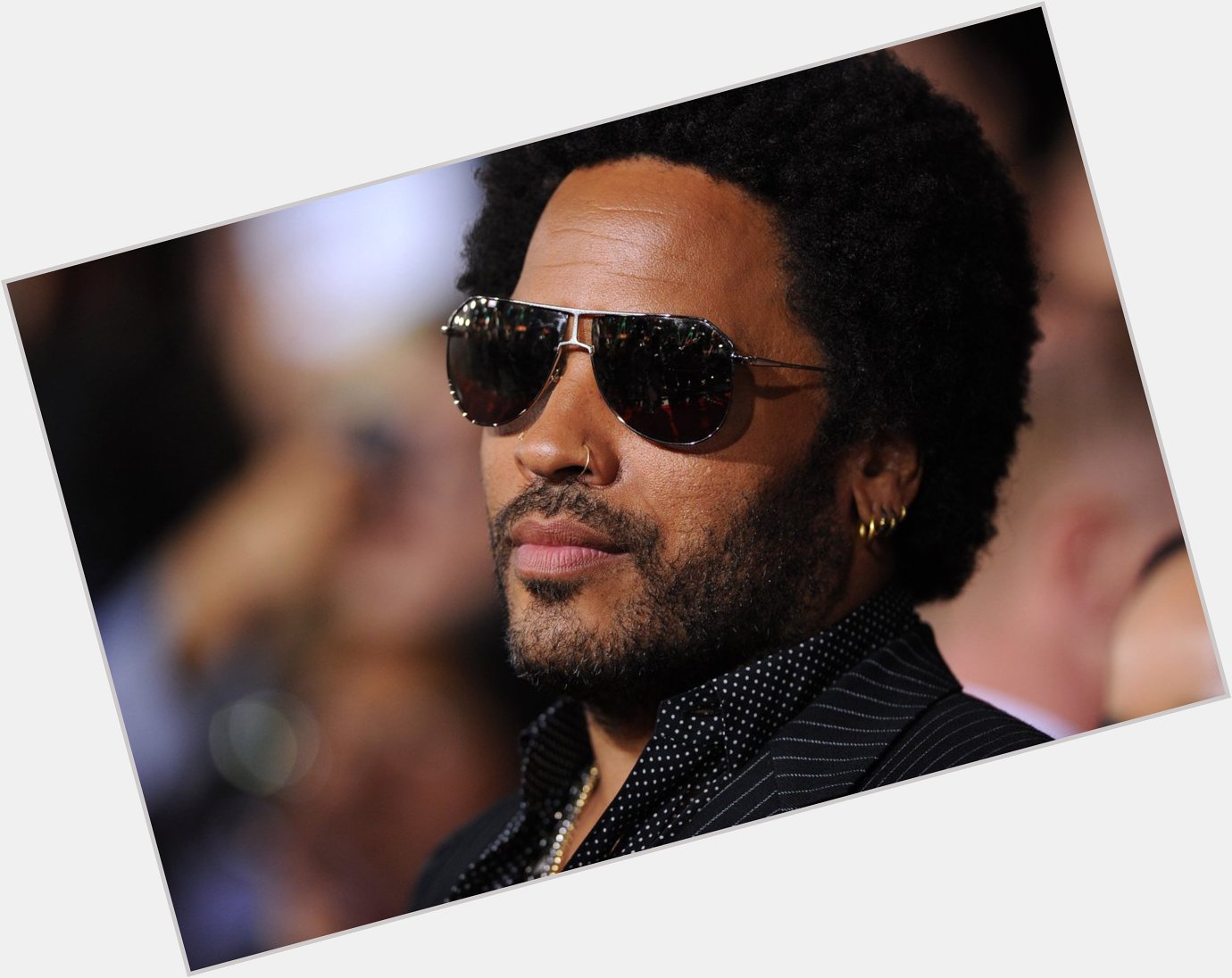 Happy 55th birthday to American singer, songwriter, producer & scarf-wearing extraordinaire Lenny Kravitz! 