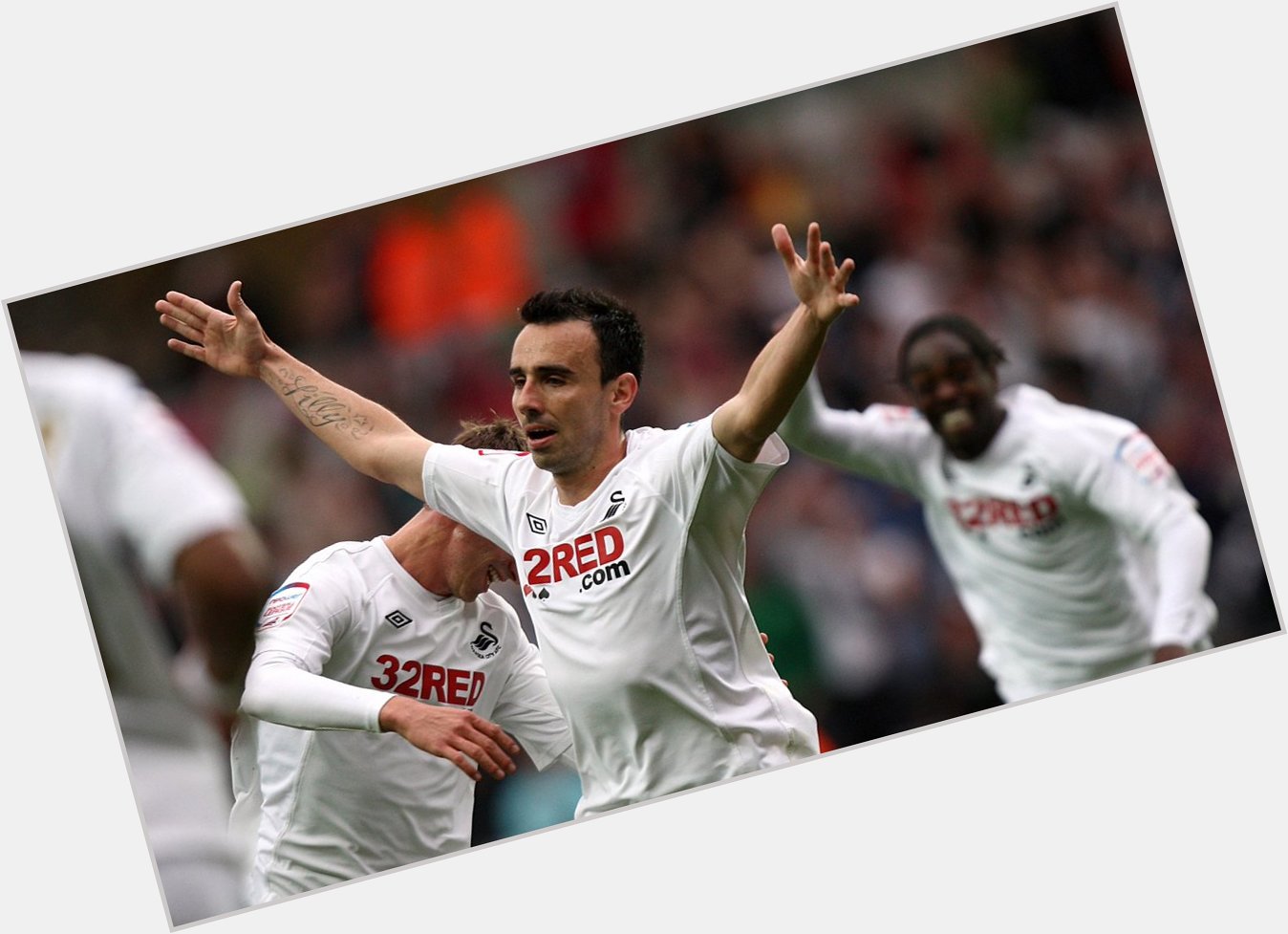 Happy Birthday to the legend Leon Britton!!! Anyone agree that Britton deserves a statue at the Liberty Stadium? 
