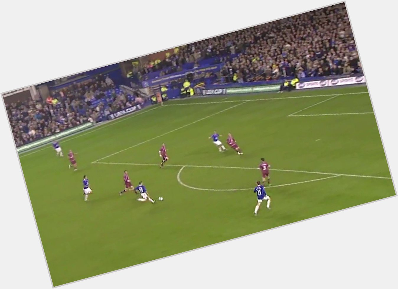 Happy Birthday Leon Osman Over 4  0  0  appearances for Everton

Oh, and this goal:

