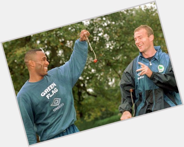 Happy 49th birthday to Sir Les Ferdinand. Here he is having a game of conkers with  