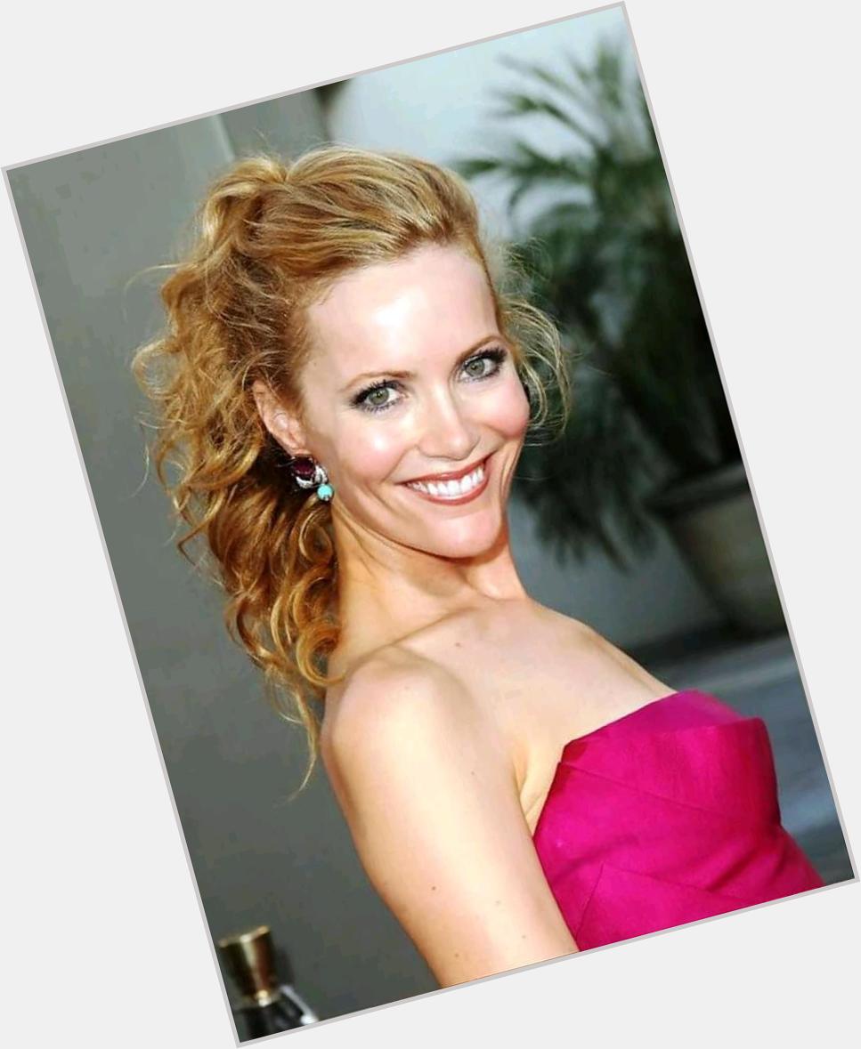 Today,Leslie Mann has a birthday.Can\t u wish her a happy birthday ? 