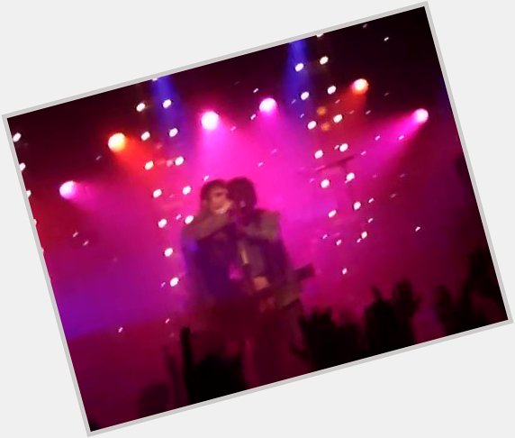 Liam Gallagher helping Richard Ashcroft on stage

Happy birthday <3 