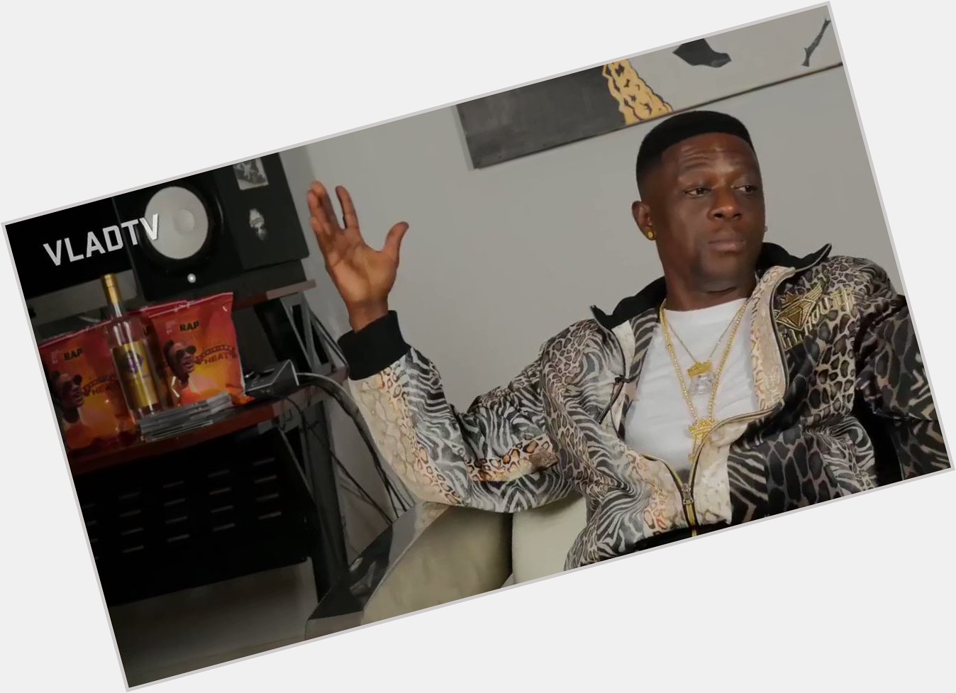  You bitches catchin\ a fade, shout out my nigga Lil Boosie  Happy 35th Birthday   