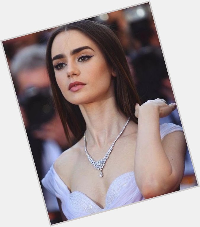 Happy 31st birthday to lily collins <3 