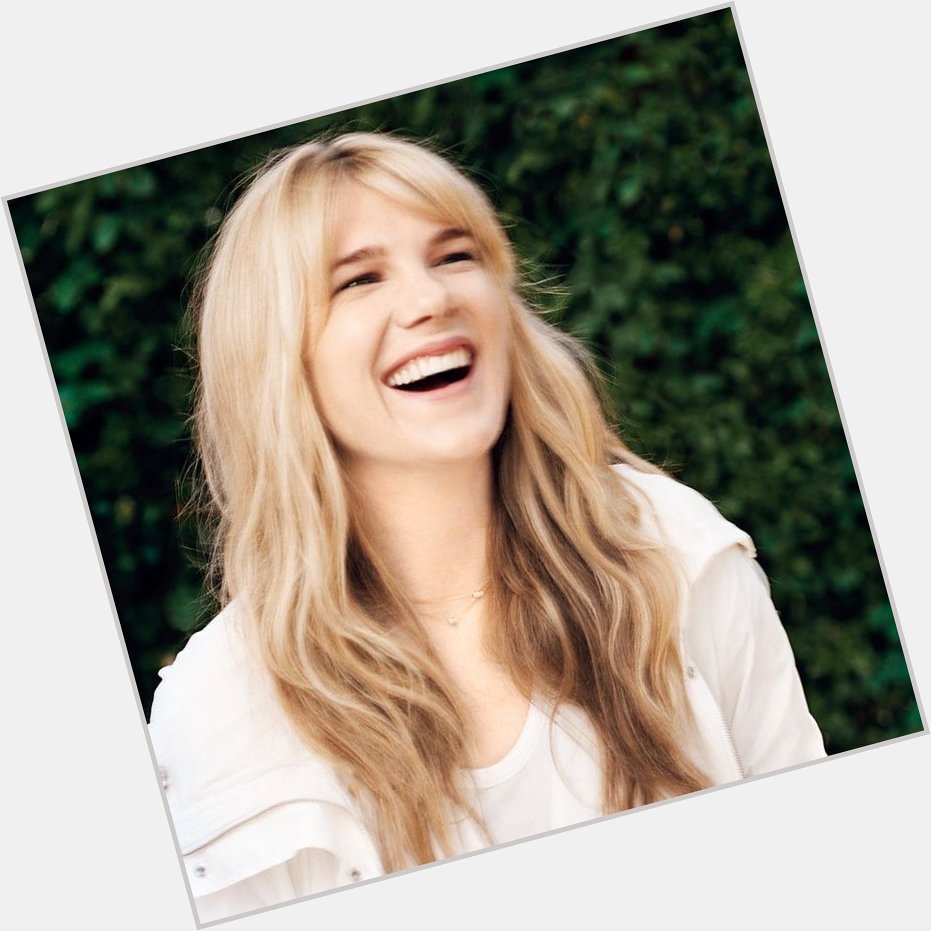 Happy birthday lily rabe, you re my favorite human being, ily so much ! 