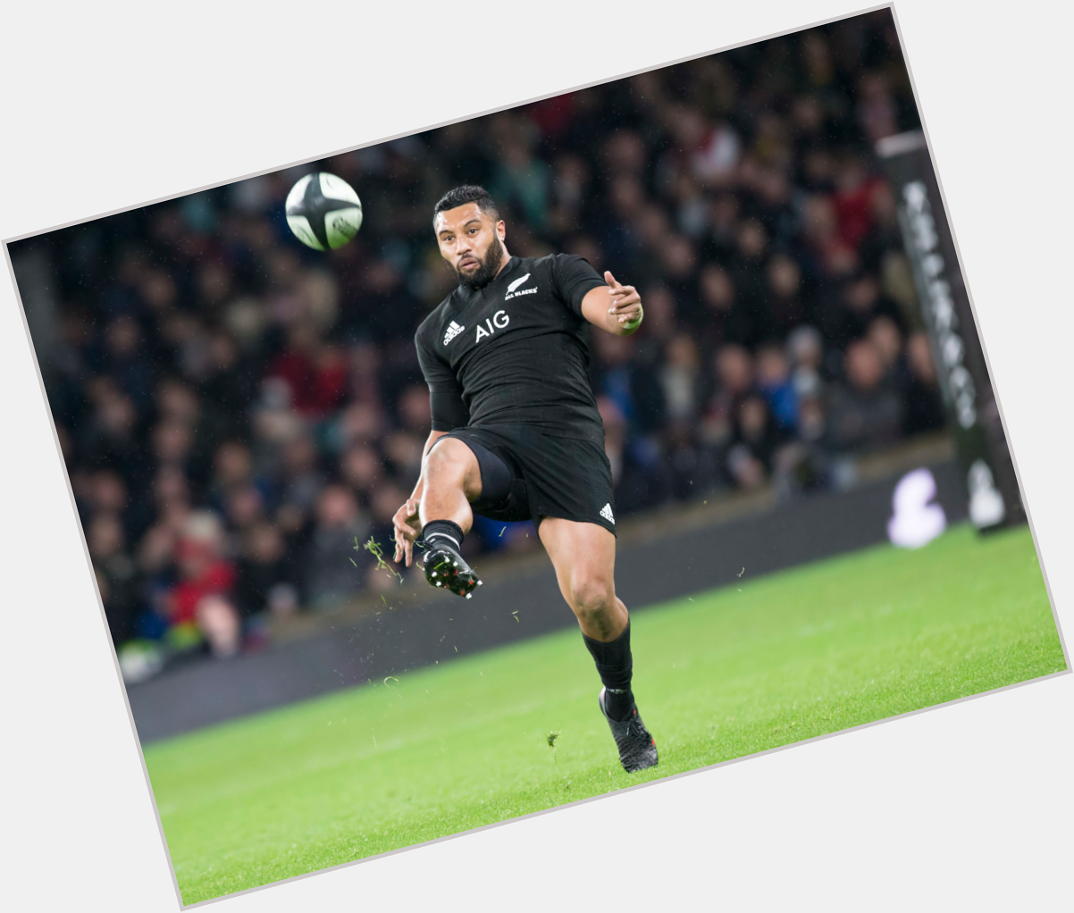  Happy 30th birthday to former All Blacks fly-half and current Wasps playmaker Lima Sopoaga! 