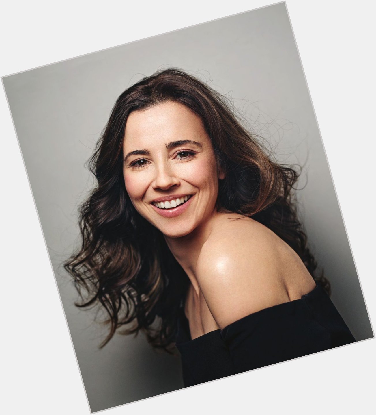 Happy birthday to the wonderful Linda Cardellini!!

Which is your favorite role from her? 