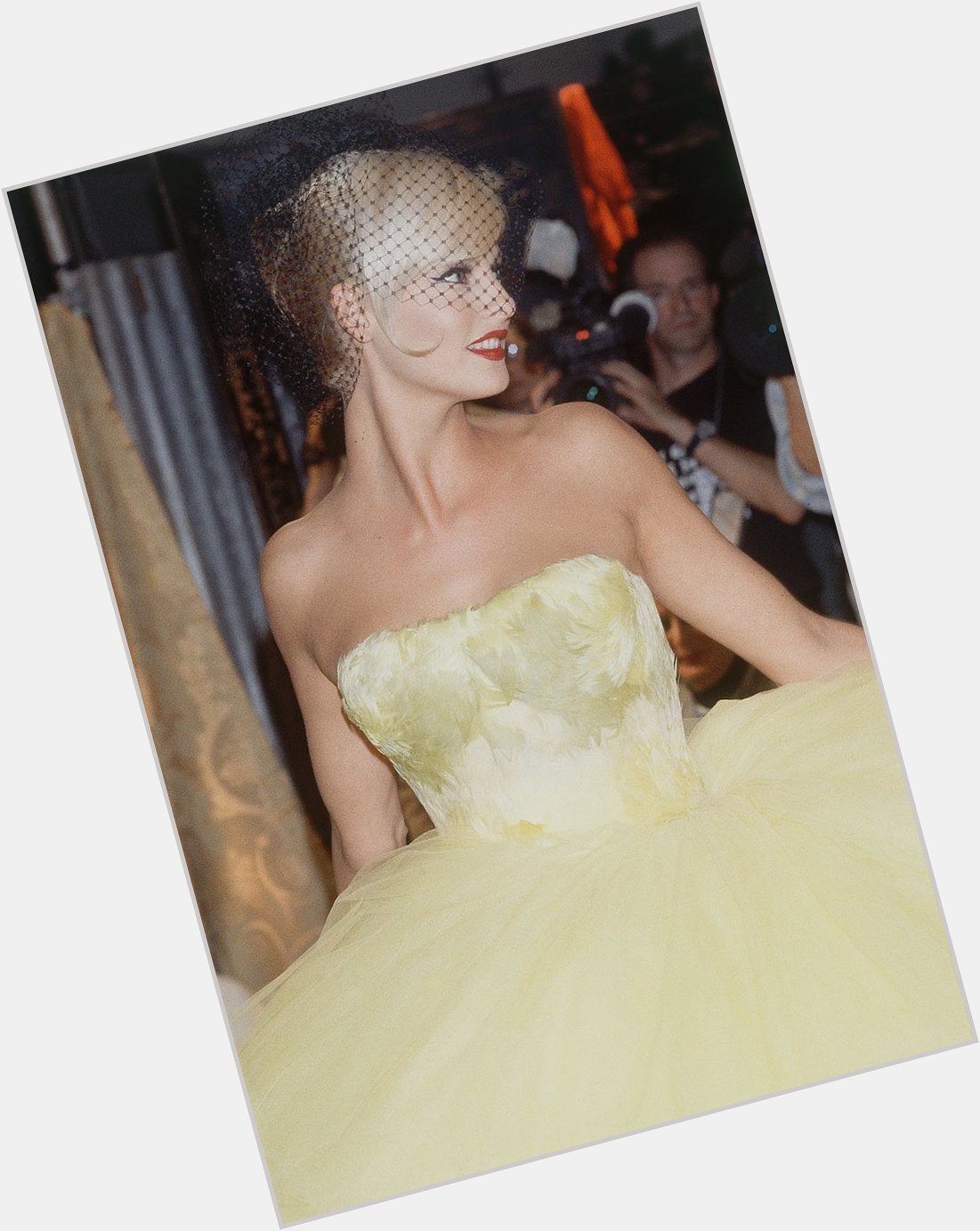 Happy birthday to iconic Canadian queen Linda Evangelista. Here backstage at John Galliano spring 1995 