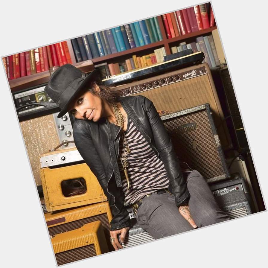 Happy Birthday to great singer & songwriter Linda Perry! 