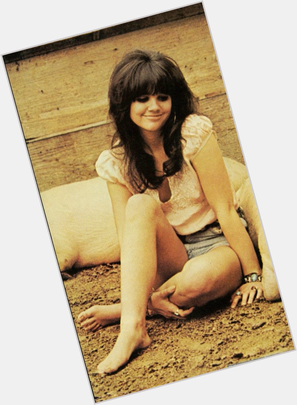 Happy birthday Linda Ronstadt. Fell in love with her when I saw this pic in Circus Magazine. 