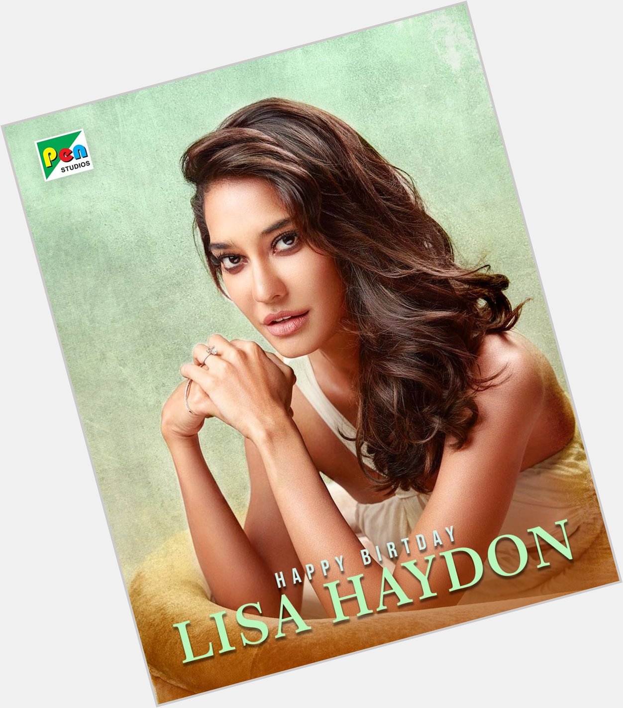 Wishing the stunning and talented Lisa Haydon a very Happy Birthday!     