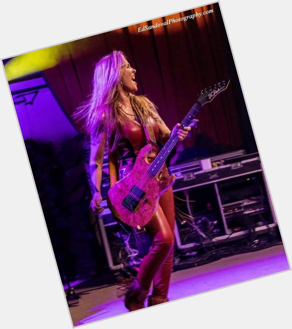  Happy birthday Lita Ford and you have many years old!! 