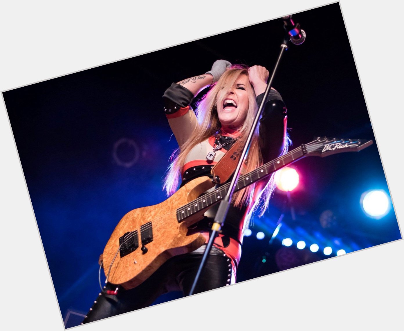 Happy birthday to Lita Ford she was born on September 19, 1958. 