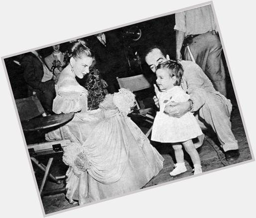 Happy Birthday, Liza Minnelli!!   Con su padre y su madre. 