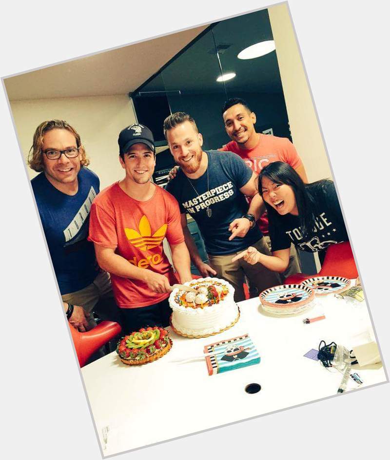  happy birthday logan henderson I love you I loved this cake is very cute haha  party ( ³ )   