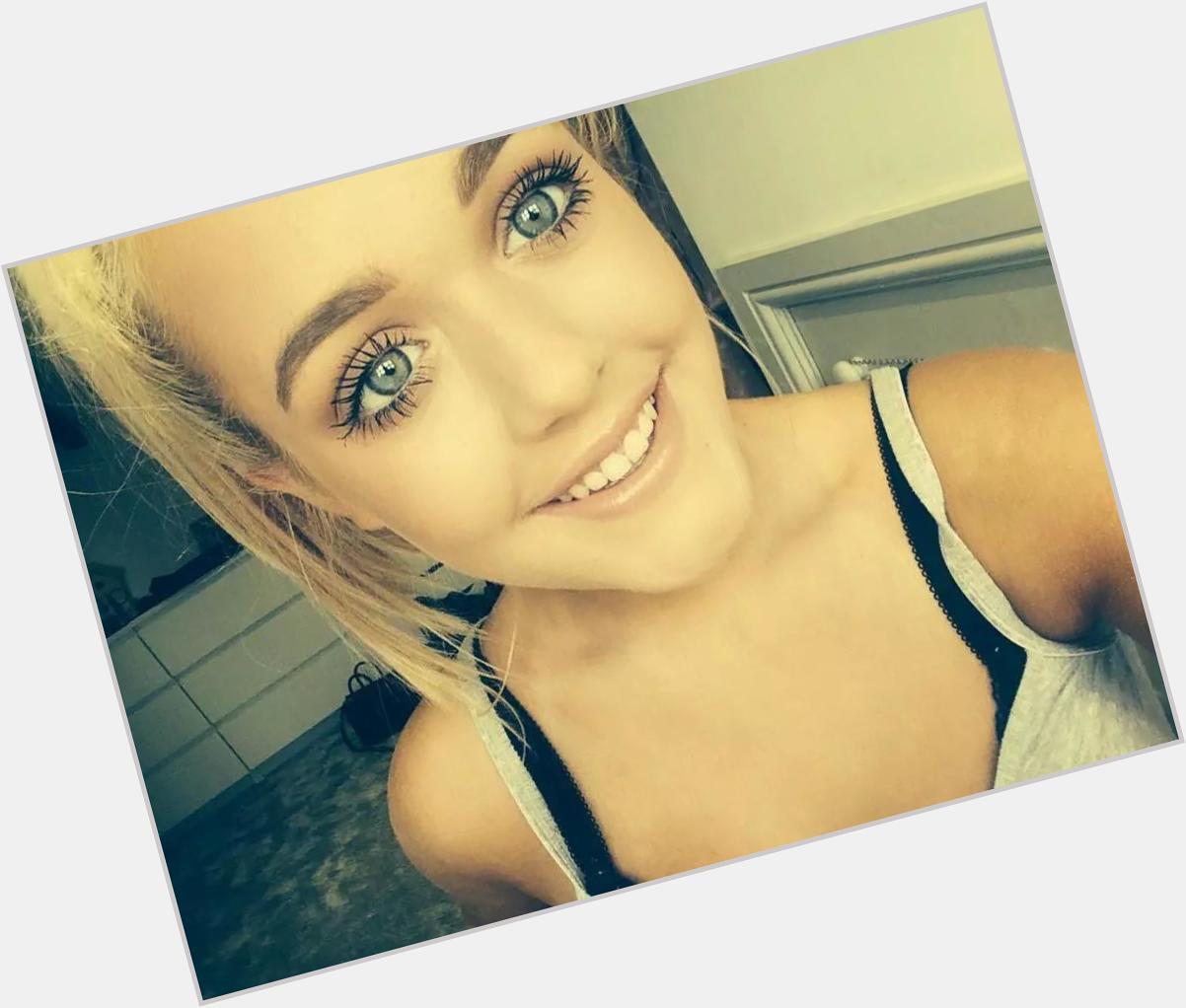  Happy Birthday To You Lottie  ((Tomlinson eyeees   )) Love you^^ 