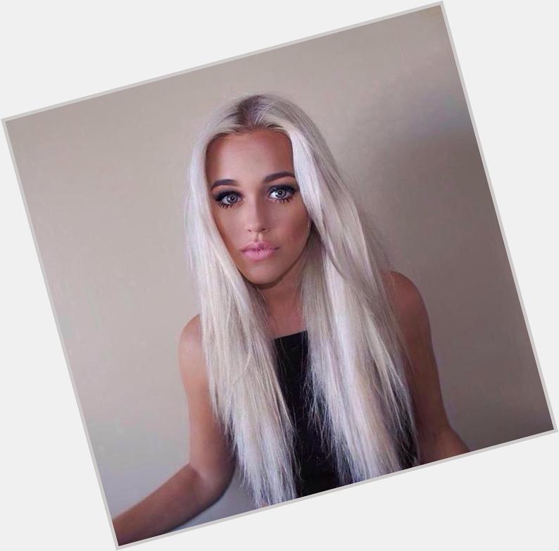  happy 17th birthday to the beautiful Lottie Tomlinson. she\s honestly goals    
