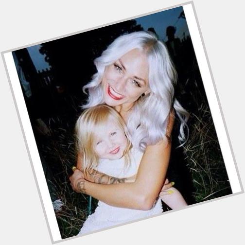 Lou Teasdale!It is part of the 1D FAMILY 4 years ago and gave us his beautiful baby Lux! happy birthday 