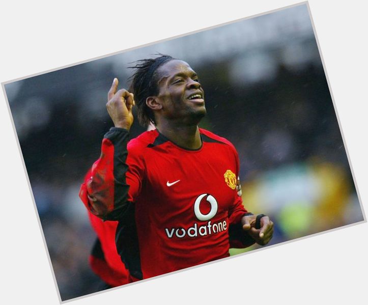 Happy birthday to former Fulham, Manchester United, Everton and France forward Louis Saha, who turns 39 today! 