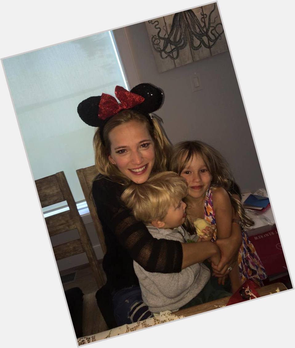 Happy birthday to the best wife and mom ever. I love you so much Luisana Lopilato 