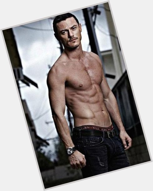 Happy late birthday to this gay ass sexy DILF... Luke Evans 
