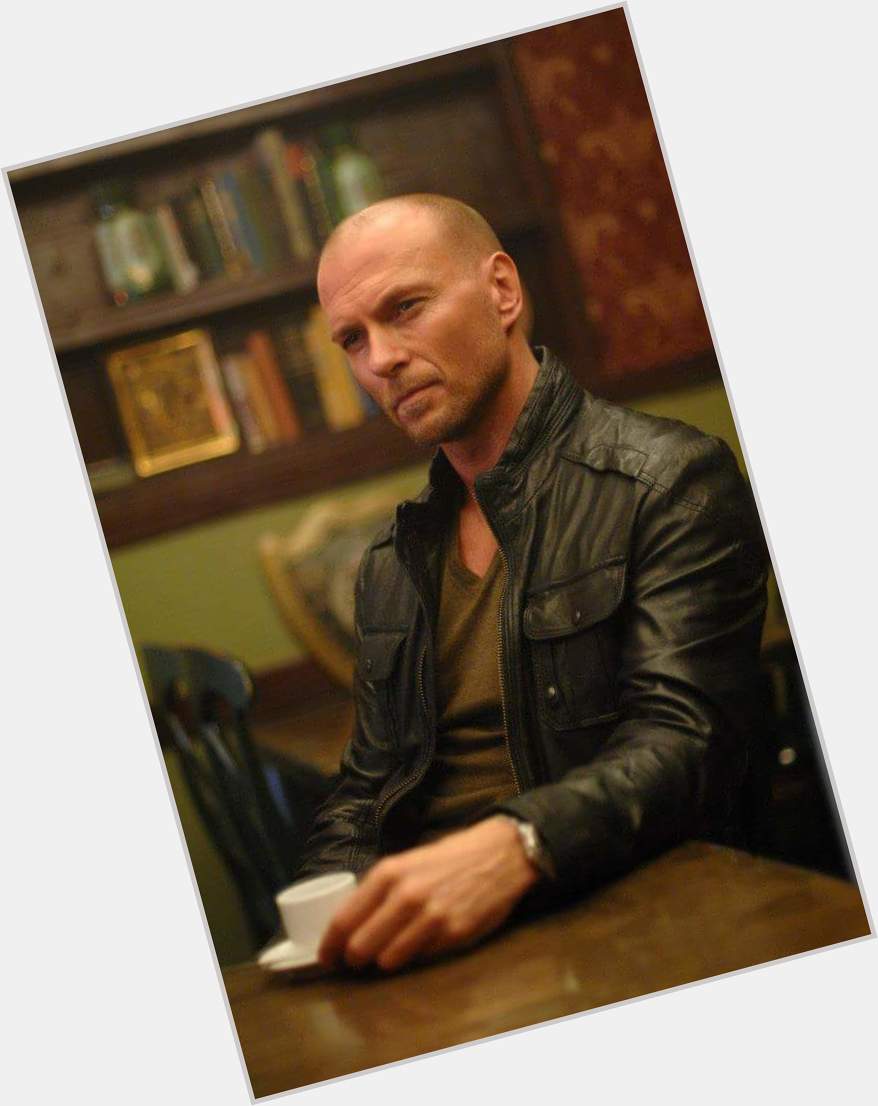 Happy birthday to you Luke goss I hope your birthday was great and have fun on your birthday ge 