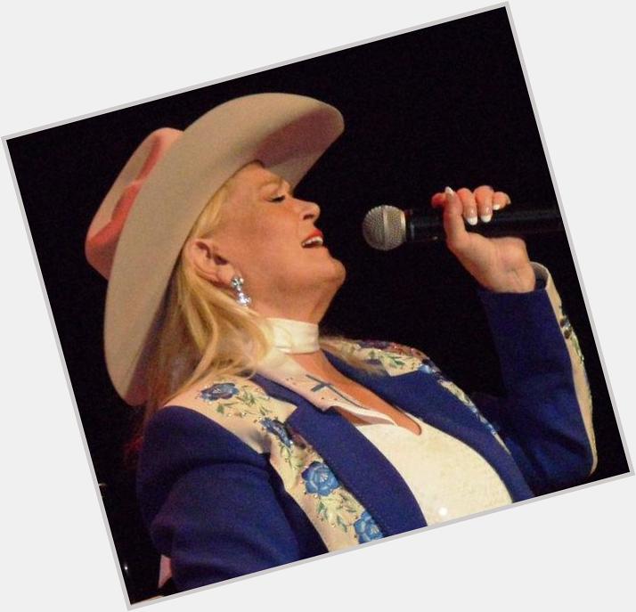 Happy 67th birthday, Lynn Anderson, awesome multi-awarded country music singer  "Rose Garden" 
