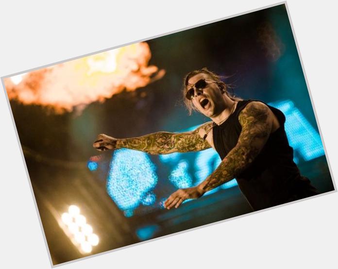 Happy Birthday to one of the
greatest frontmen around, M.
Shadows 