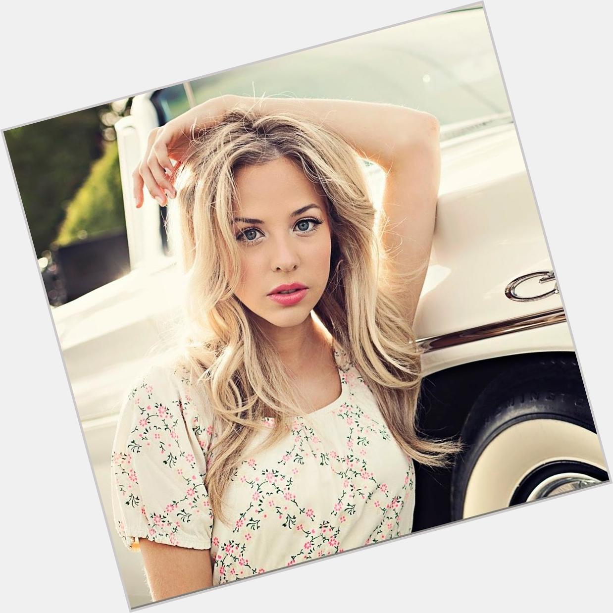 A very happy birthday to Canadian country singer and actress Mackenzie Porter! 